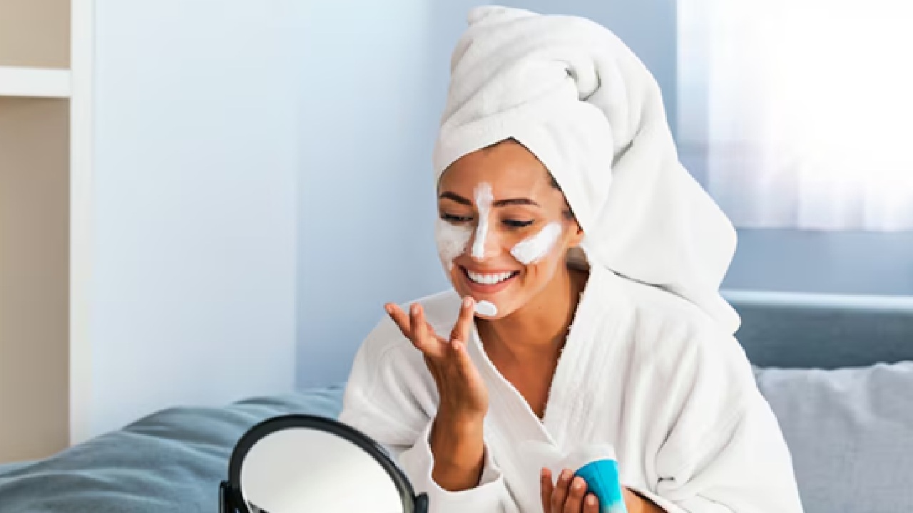 Beta-Carotene: Spinach, kale, sweet potatoes and carrots are good for the skin. You can add these to your diet. (Disclaimer: Given the input is on an information basis, please seek professional advice.)
