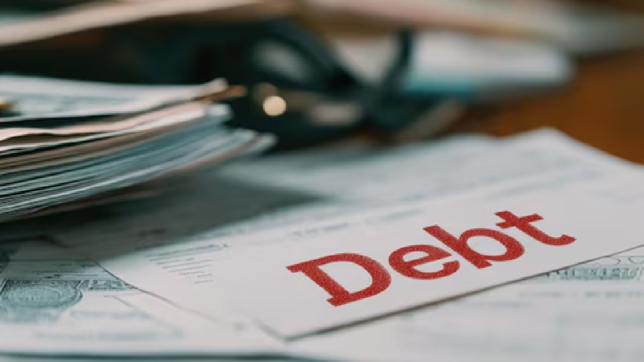 Earning 2,00,000 Monthly but Drowning in Debt: Techie Shares Financial Breakdown