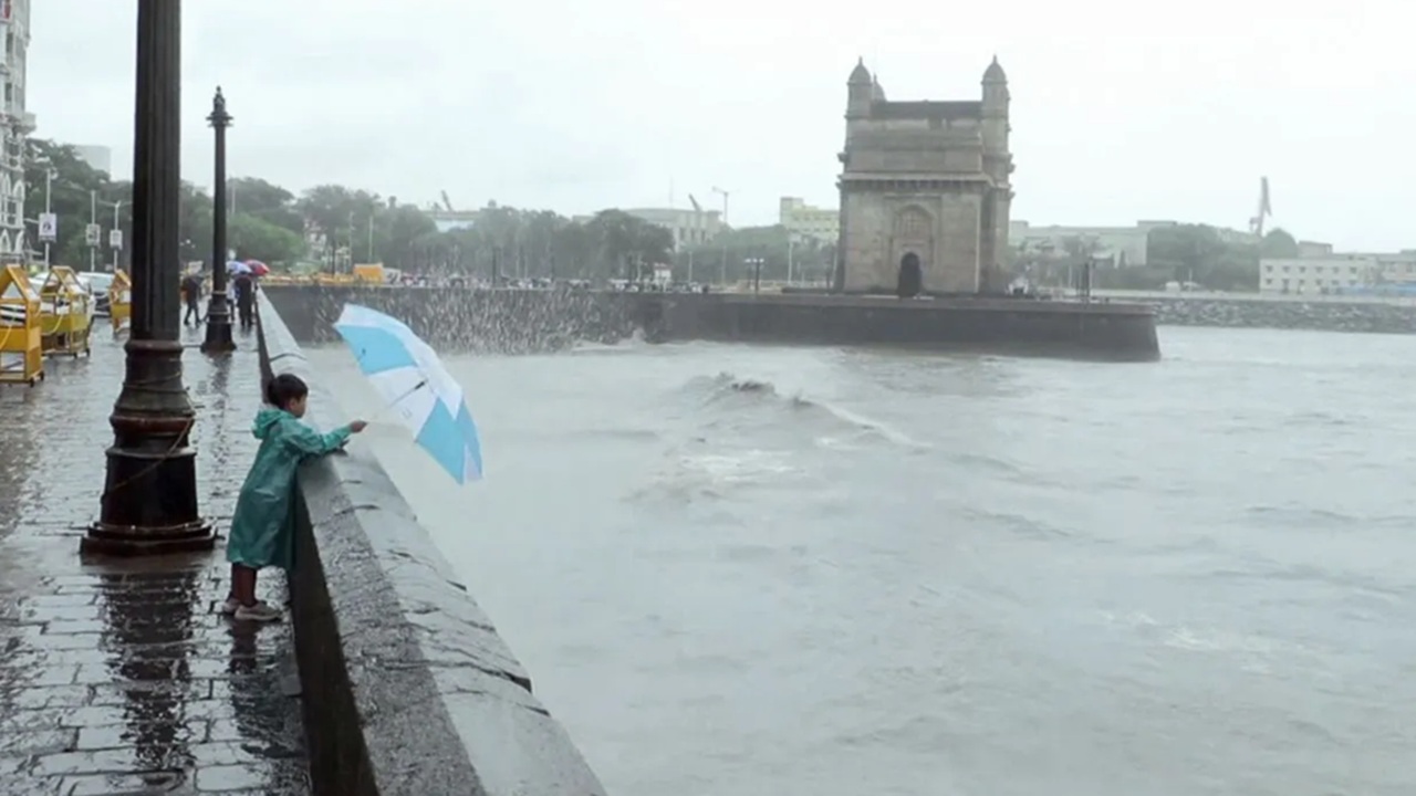 Heavy Rains to Intensify in Mumbai; IMD Issues Orange Alert, BMC Warns of High Tide