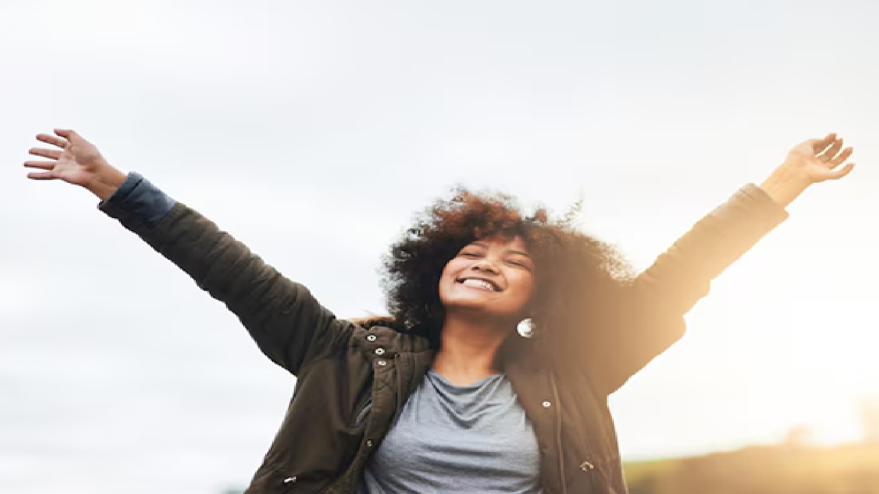 Waking up early can have a positive impact on your daily life and work. Here, we are going to learn about the positive aspects of getting up early in the morning and starting your day.