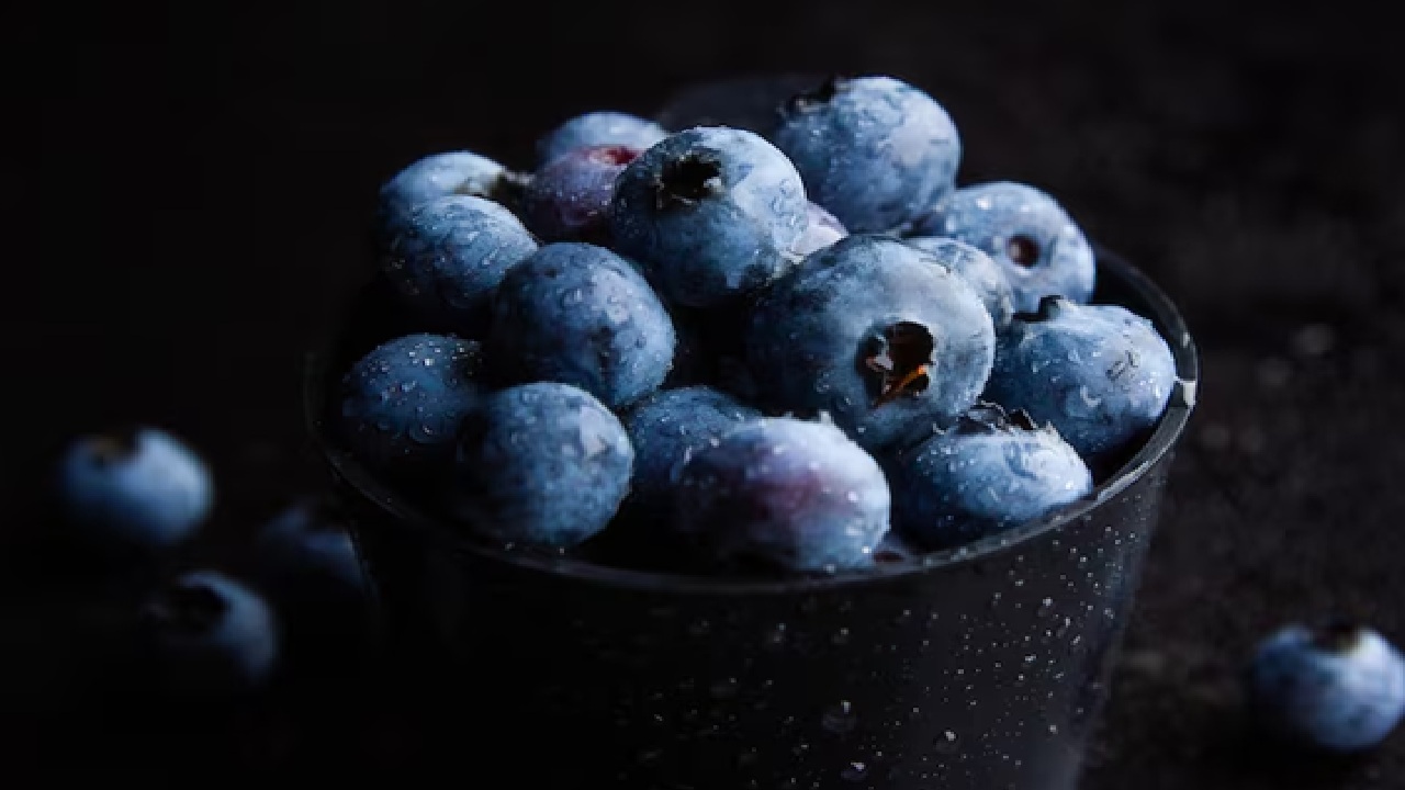 Boost Your Skin’s Glow with THESE Blueberry Benefits