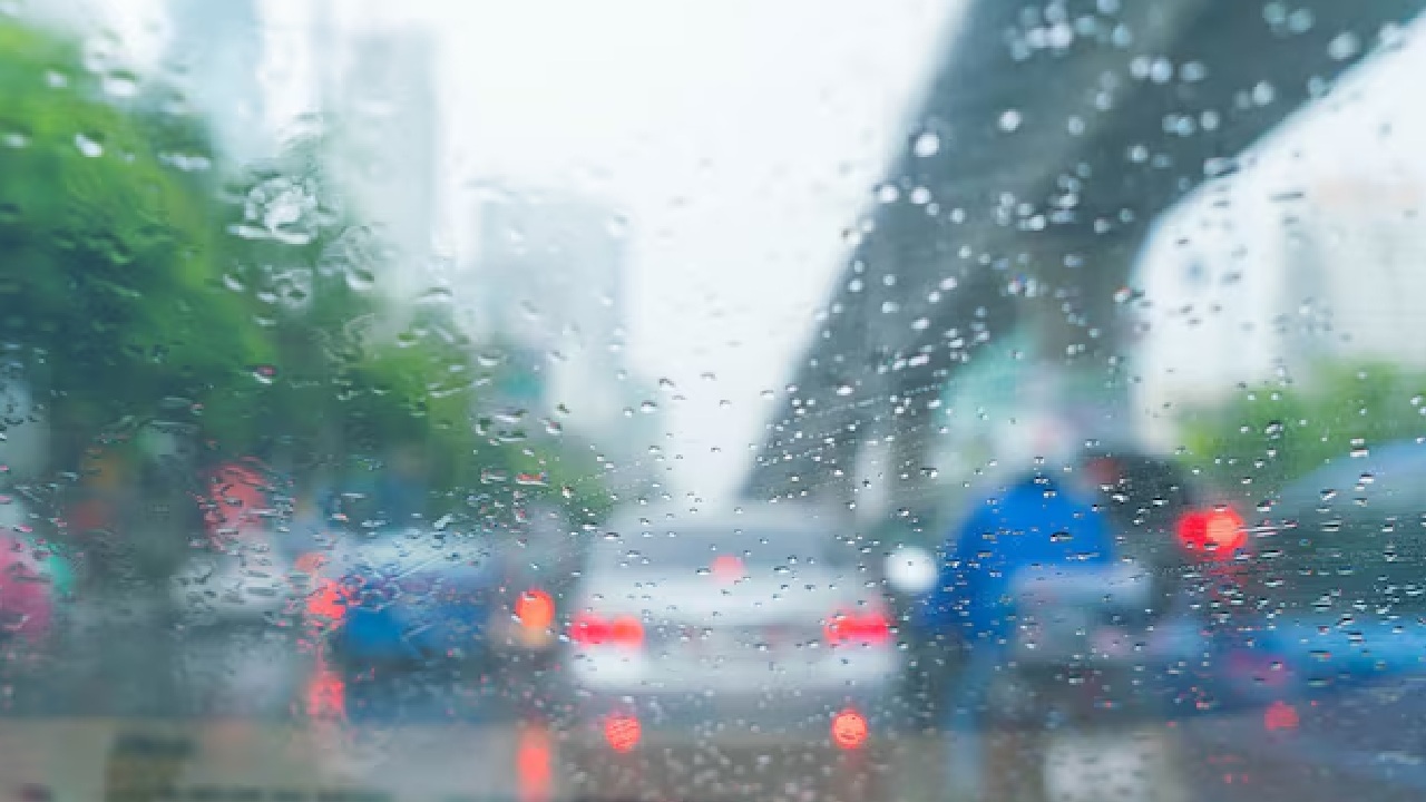 Heavy Rain Lashes Delhi-NCR for Second Day, IMD Issues Red Alert