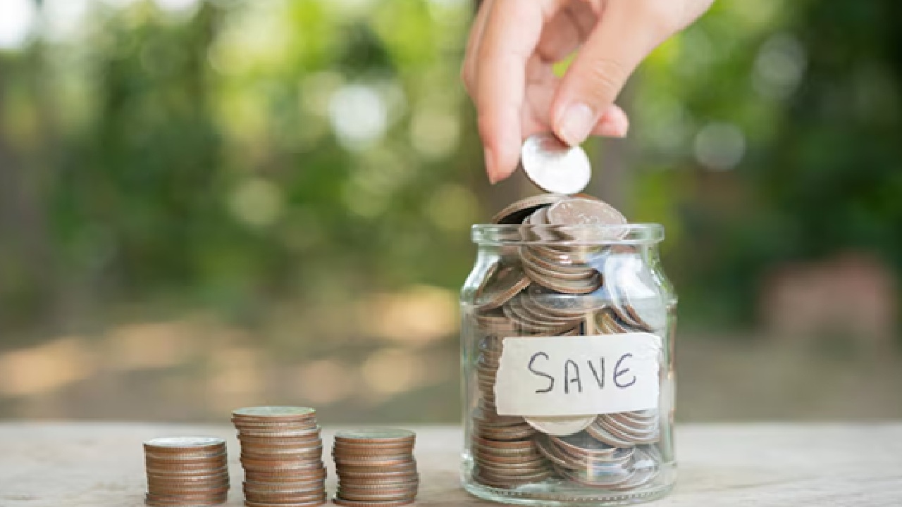 Living Paycheck to Paycheck? Here are Some Savings Tips You Can Start Monthly