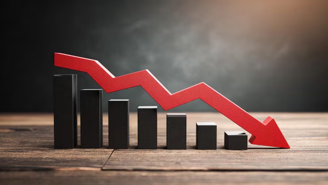 Rupee Falls 11 Paise to 95.84 Against US Dollar in Early Trade