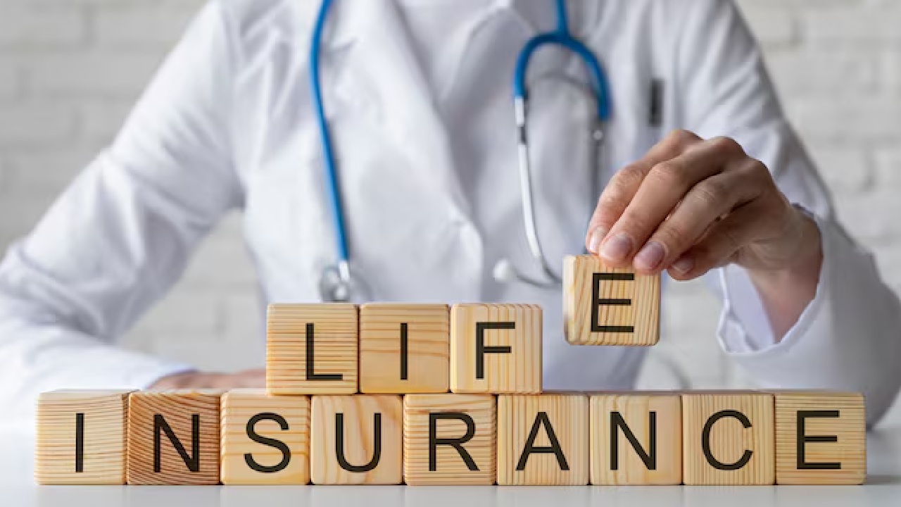 Buying Life Insurance? 6 Things to Check First Buying Life Insurance? 6 Things to Check First