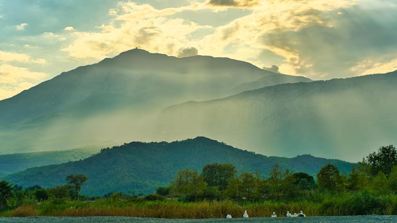 Adventure Travel in Maharashtra: From Water Sports to Mountain Treks