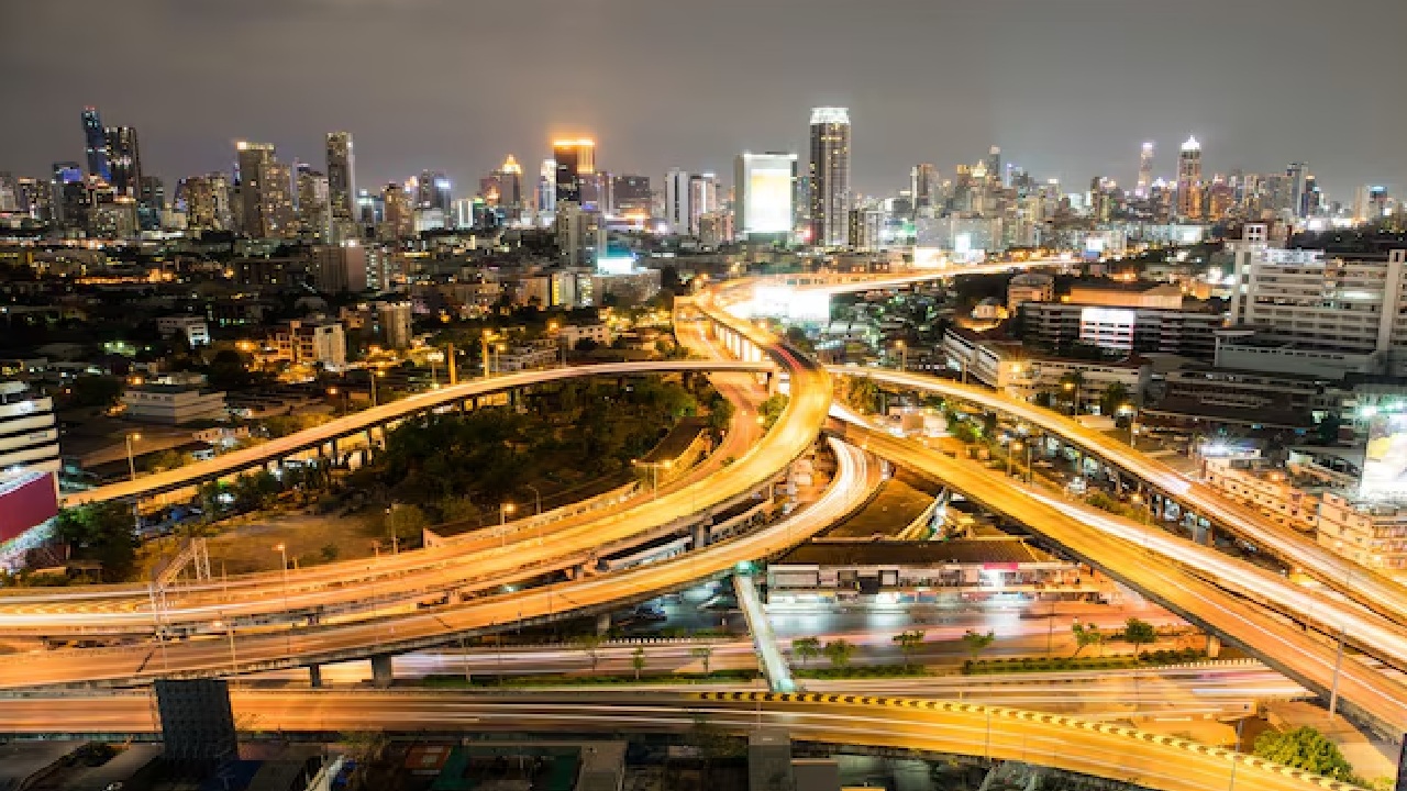 Woman Travels Alone in Mumbai at 2:30 AM, Explains Why She Feels Safe