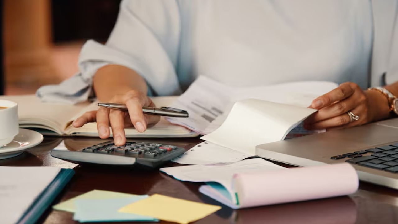 Personal Finance: How to Manage Unexpected Heavy Expenses on a Tight Budget