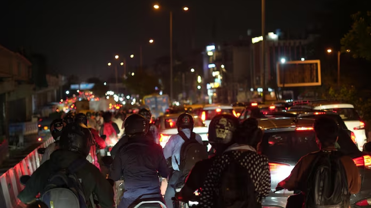 Bengaluru Man Defends City’s Traffic, Says Receives More Criticism; Netizens React