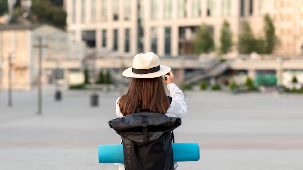 Woman Quits Job to Take 6 Month Trip to Europe, Regrets Decision in Two Weeks, Post Viral