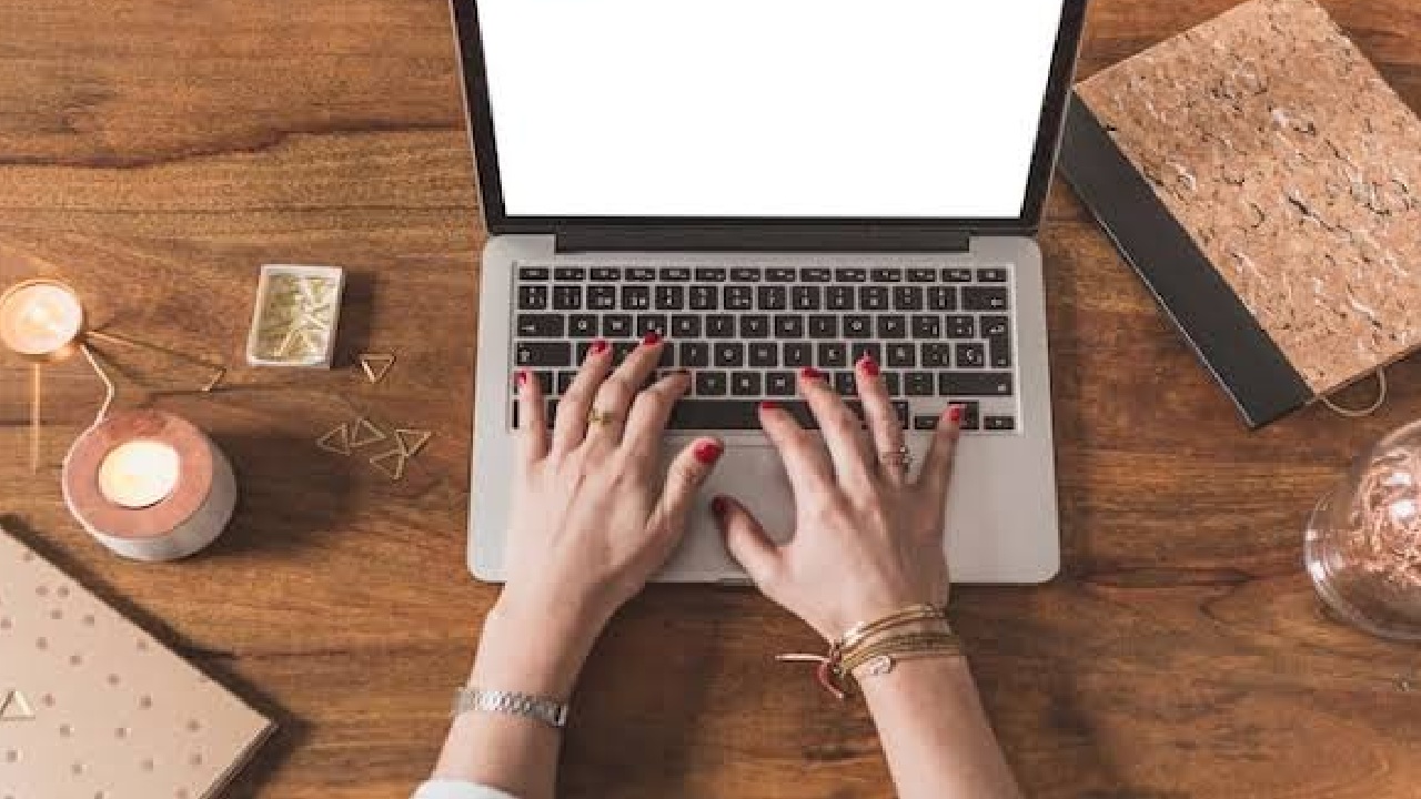 Never Worked a 9 to 5, Changed Careers 6 Times, Travelled Europe: Woman’s Unique Journey Inspires